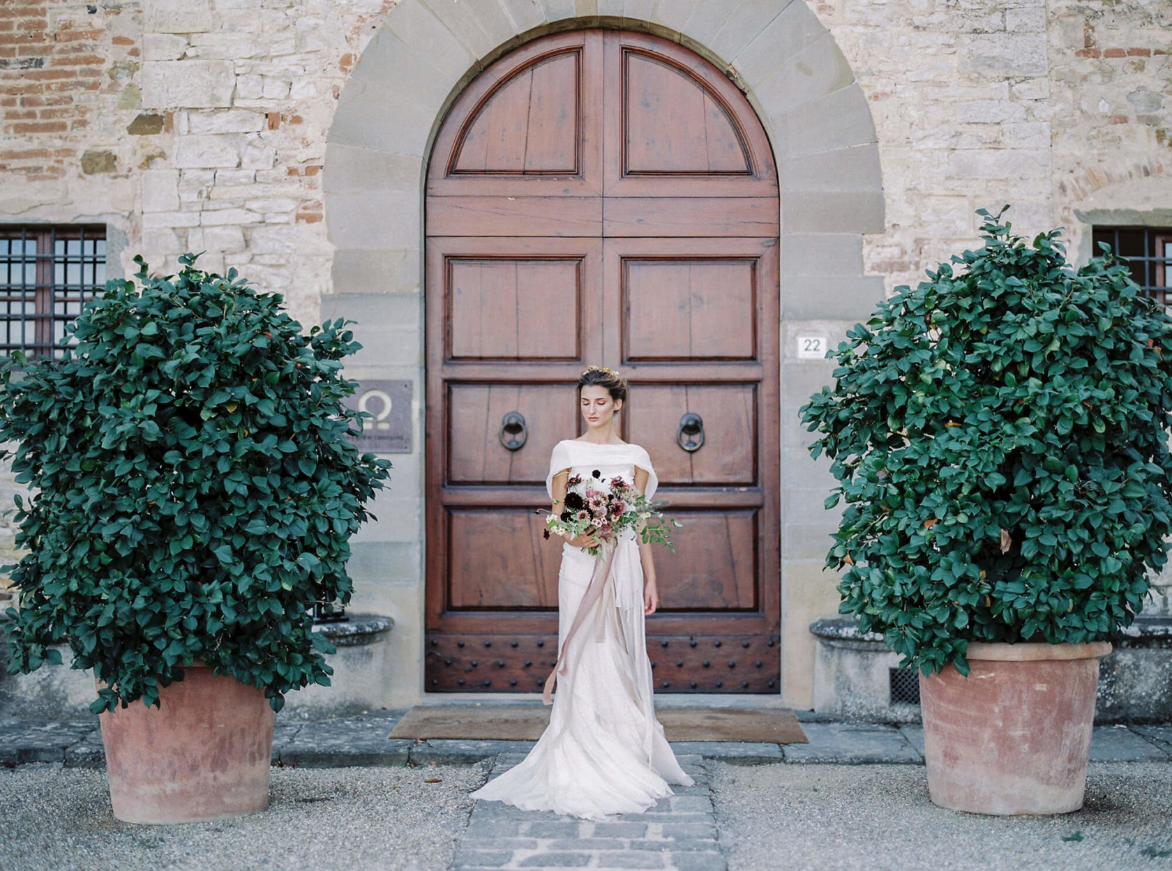 Makeup for an elegant effortlessly minimal bridal in Tuscany